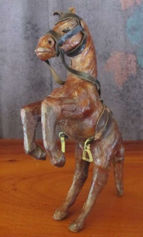 BOX SPECIAL - VINTAGE LEATHER HORES FIGURINE