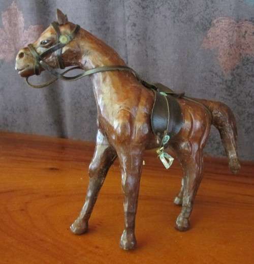 BOX SPECIAL - VINTAGE LEATHER HORES FIGURINE