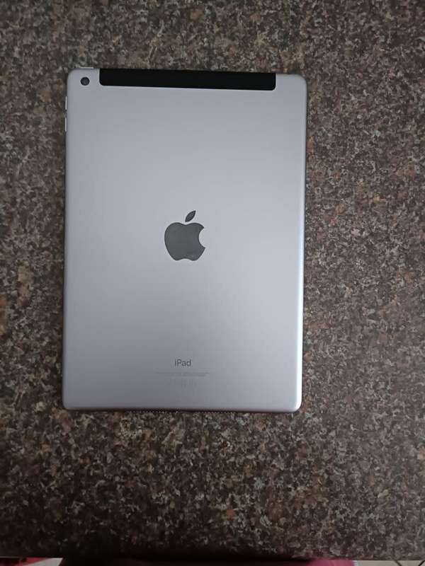 Apple iPad 9.7in 6th Generation WiFi + Cellular (32GB, Space Gray)