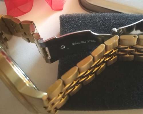 Guess Watch. Goldtone Stainless Steel .