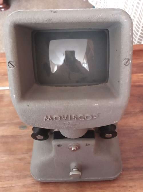 Vintage Zeiss Ikon 8mm MoviScop Film Viewer and Editor. Height 28cm. Width 15cm. Lenght 18cm.
