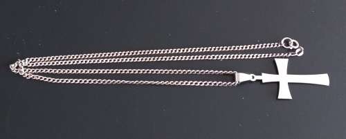 Sterling silver necklace (925) with Stainless steel Cross Pendant. Lenght of necklace 57cm. 12.25g