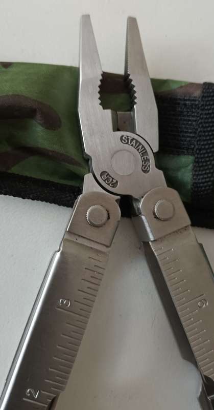 FOLDABLE UTILITY KNIFE STAINLESS STEEL