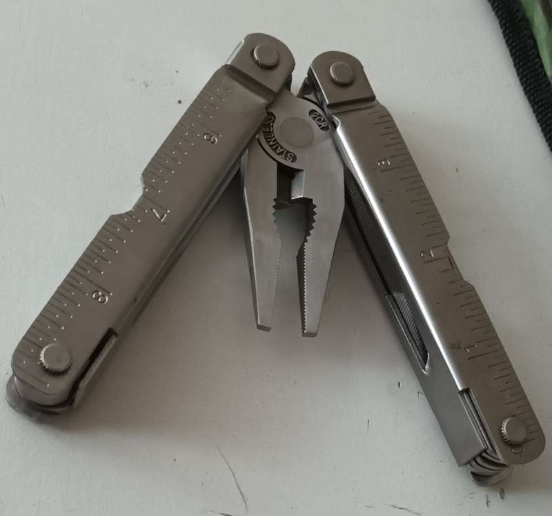 FOLDABLE UTILITY KNIFE STAINLESS STEEL
