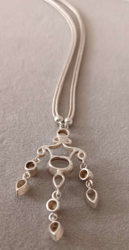 Sterling Silver & 18ct Gold Moonstone & Pearl Necklace. 10.68g