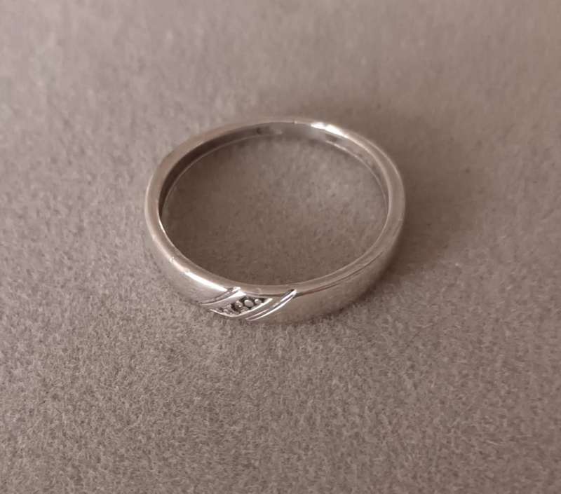 Sterling Silver Ring. 2.12g. Size S.