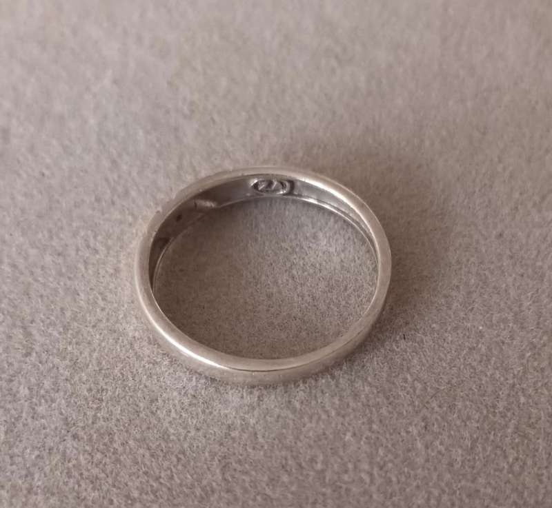 Sterling Silver Ring. 2.12g. Size S.