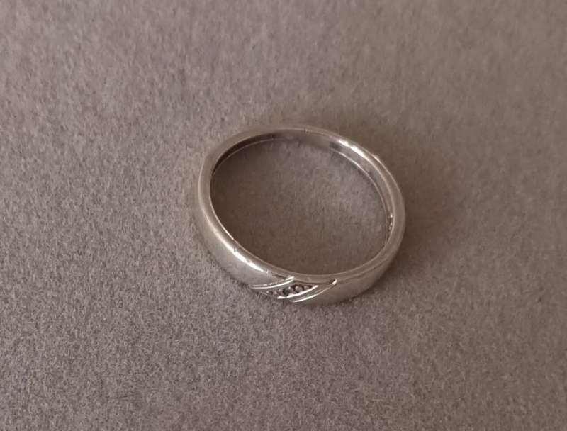Sterling Silver Ring. 2.12g. Size S.