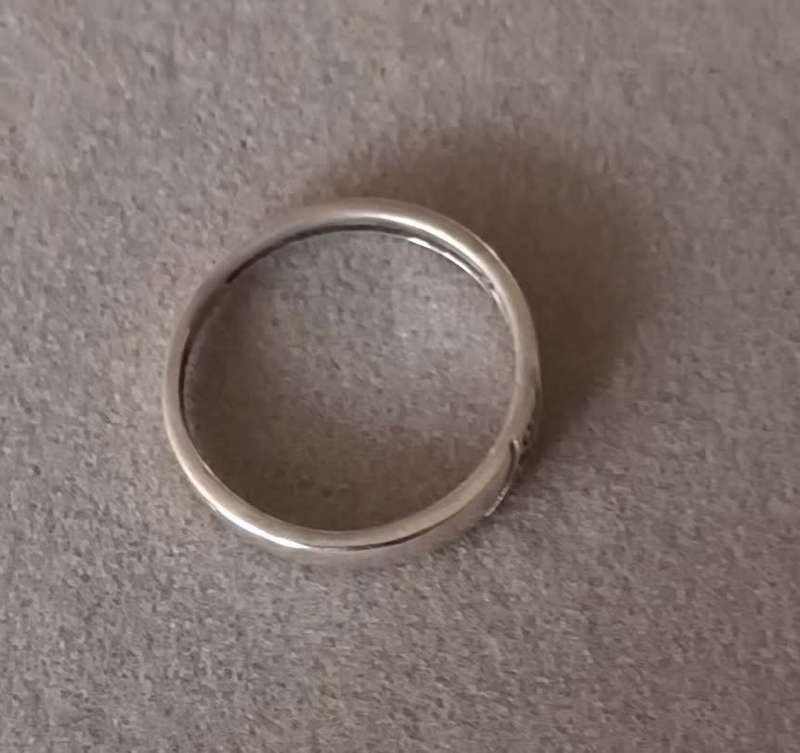 Sterling Silver Ring. 2.12g. Size S.