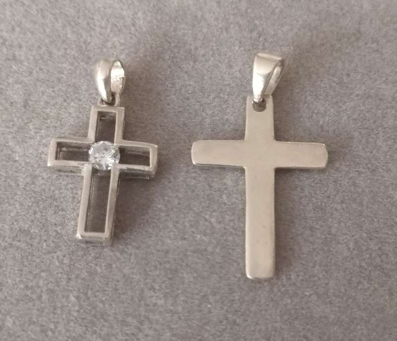 Sterling silver Cross Pendants. 3.88g.
