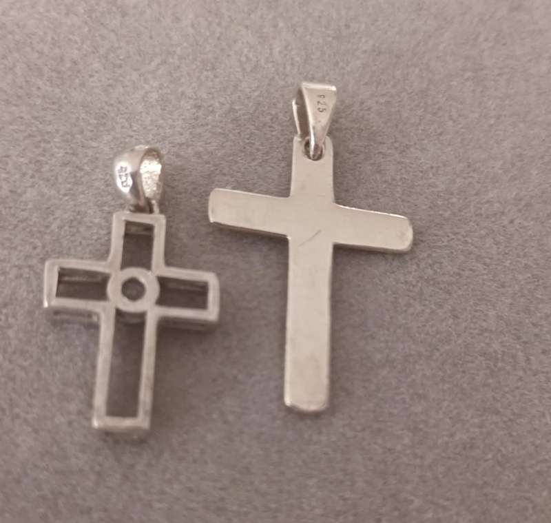Sterling silver Cross Pendants. 3.88g.