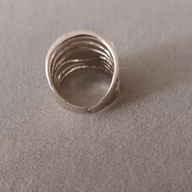 Sterling Silver Solid Ring. Needs fixing. 7.2g. Size M.