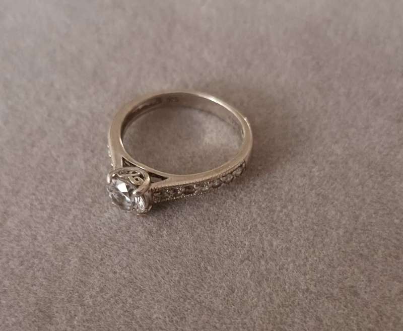 Sterling Silver & CZ CHETE Ring. 2.9g. Size M.