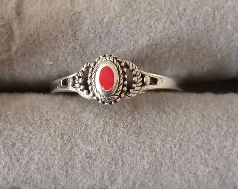 Sterling Silver Ring with Red Stone. 1.8g. Size O.