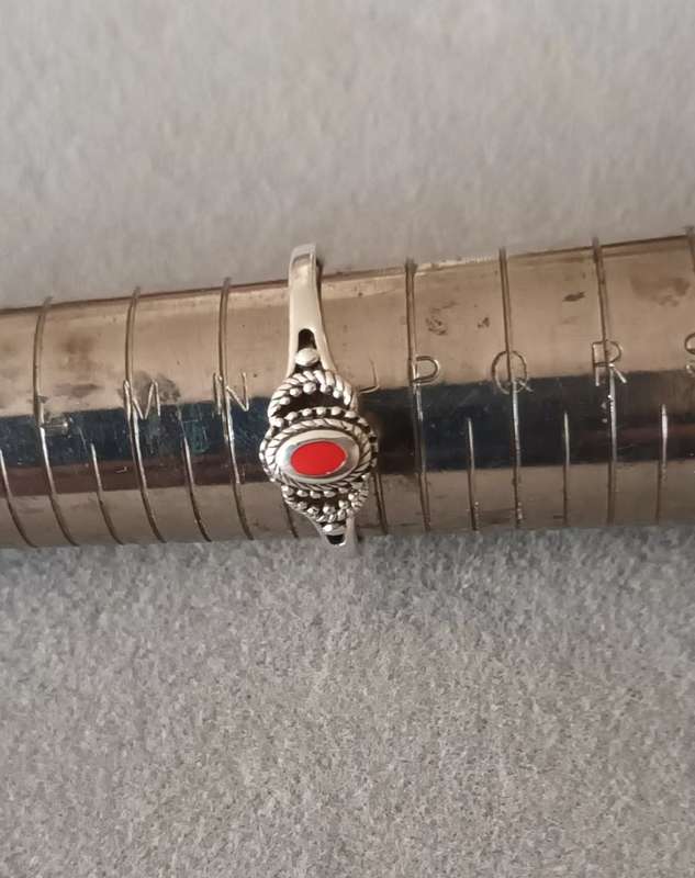 Sterling Silver Ring with Red Stone. 1.8g. Size O.