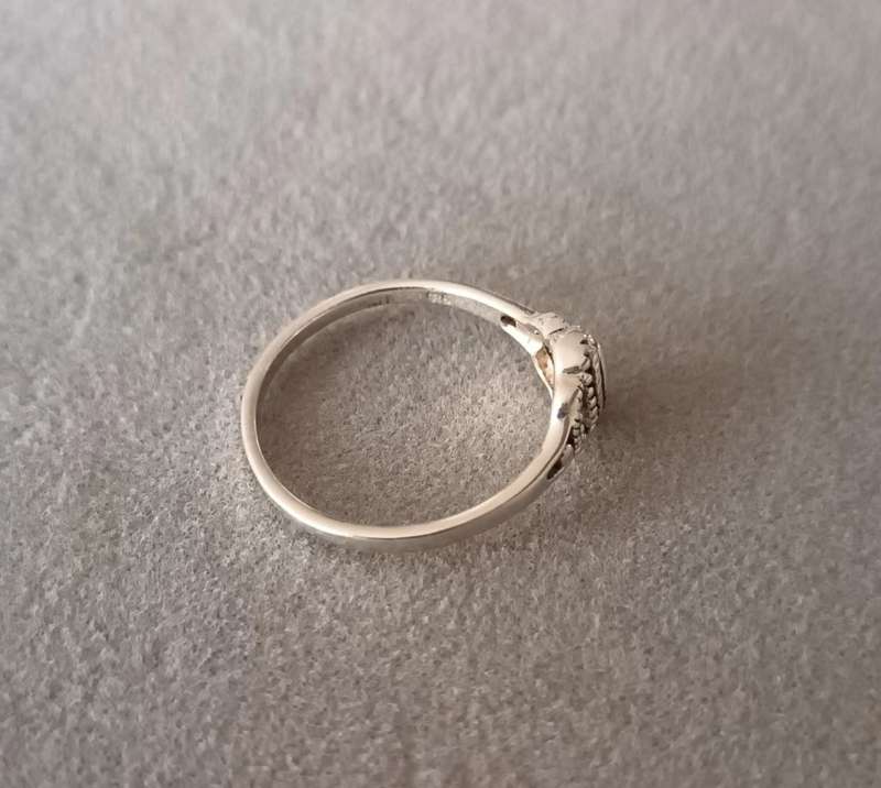 Sterling Silver Ring with Red Stone. 1.8g. Size O.