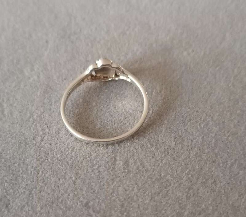 Sterling Silver Ring with Red Stone. 1.8g. Size O.