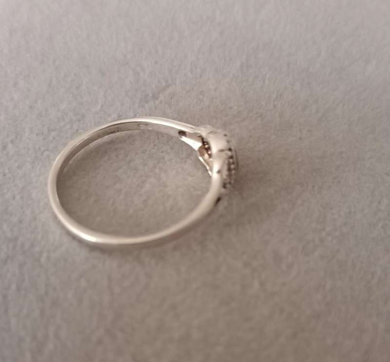 Sterling Silver Ring with Red Stone. 1.8g. Size O.