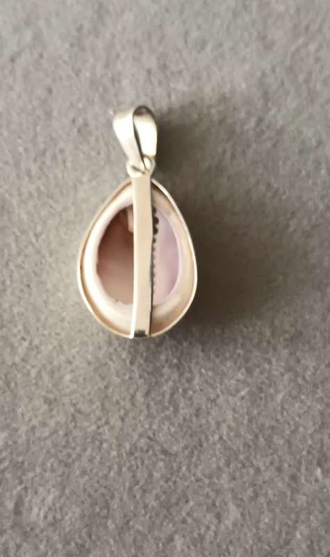 Sterling Silver Shell Pendant. 3.5g.