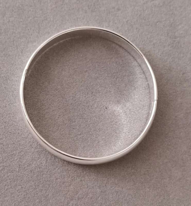 Sterling Silver Open Cuff Bangle. 21.5g. Diameter 59mm.