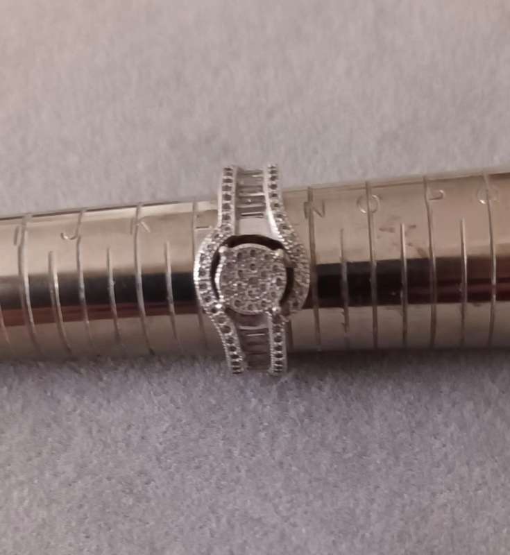 Sterling Silver Ring with CZ. 5.6g. Size M.