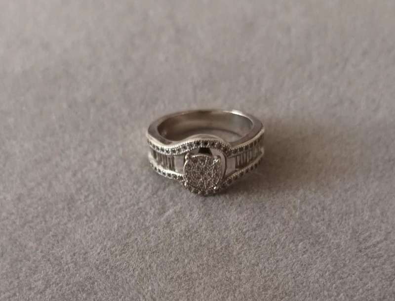 Sterling Silver Ring with CZ. 5.6g. Size M.