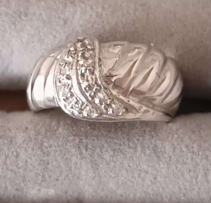 Sterling Silver Ring with CZ. 5.5g. Size M 1/2.