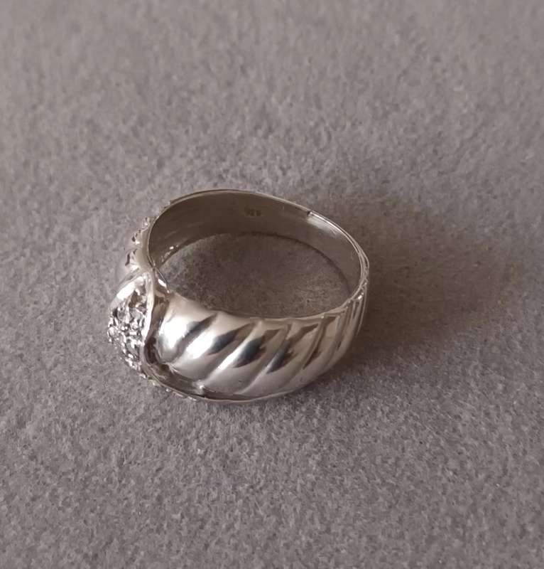 Sterling Silver Ring with CZ. 5.5g. Size M 1/2.