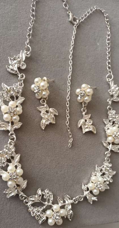 Exquisite Bridal Necklace and Earring set.