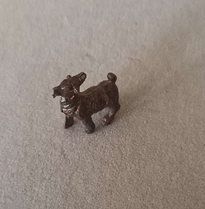 Copper Goat. 8.1g. 25x30mm.