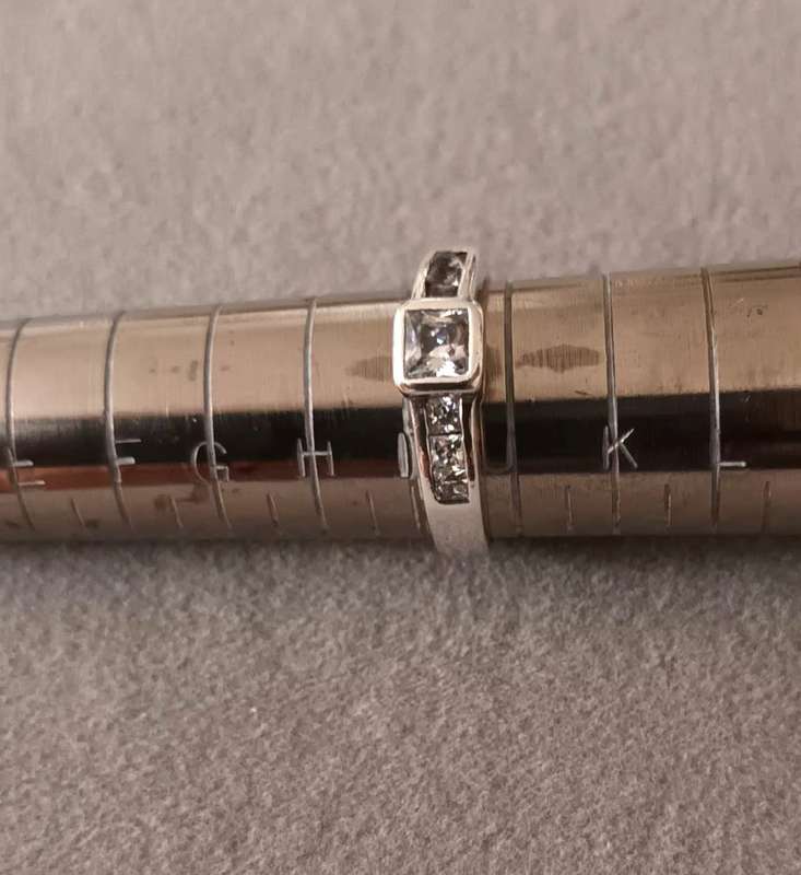 Sterling Silver Ring. 2.8g. Size I 1/2.