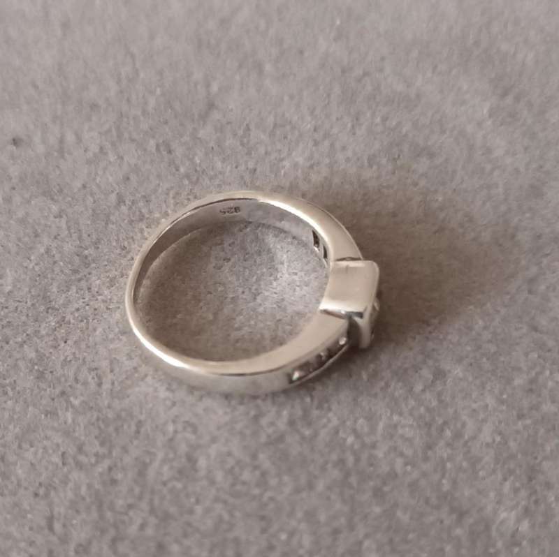 Sterling Silver Ring. 2.8g. Size I 1/2.