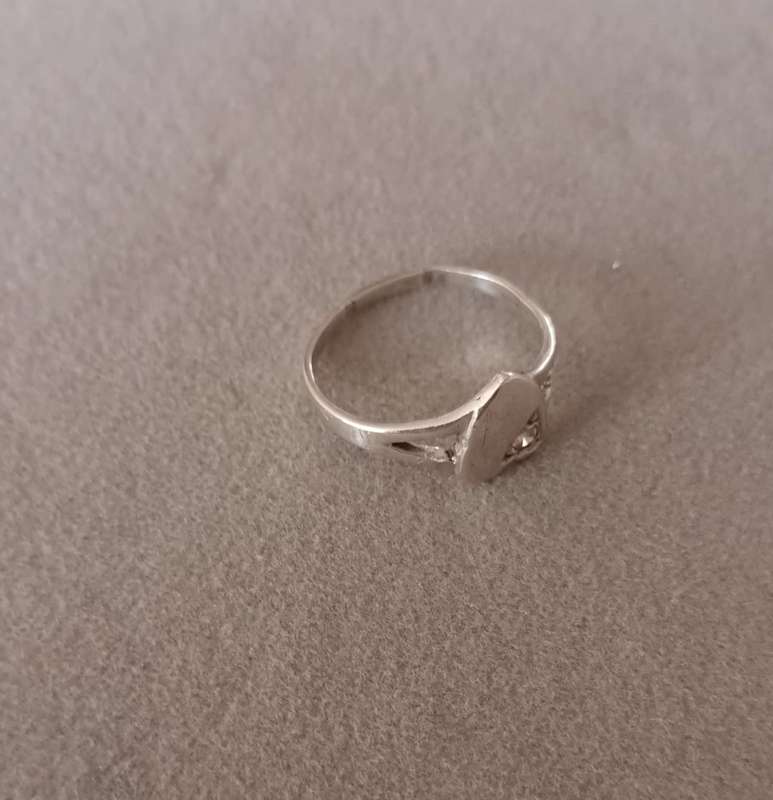 Sterling Silver Signet Ring. 1.6g. Size M.