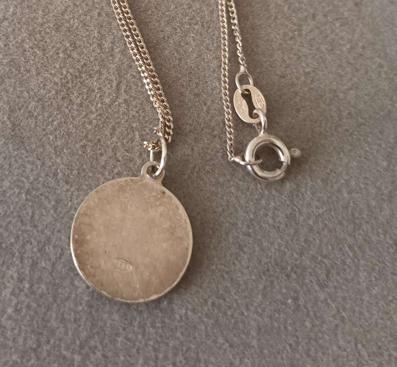 Sterling Silver Necklace with St. Christopher Pendant. 2.9g. 40cm.