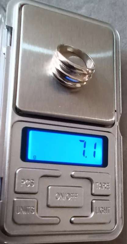 Solid Sterling Silver Ring. 7.1g.