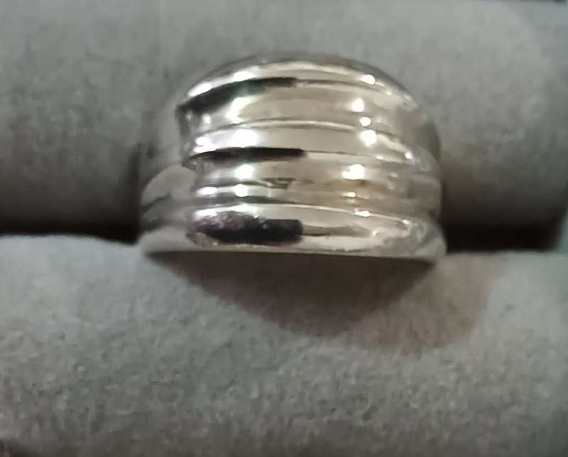 Solid Sterling Silver Ring. 7.1g. Size N.
