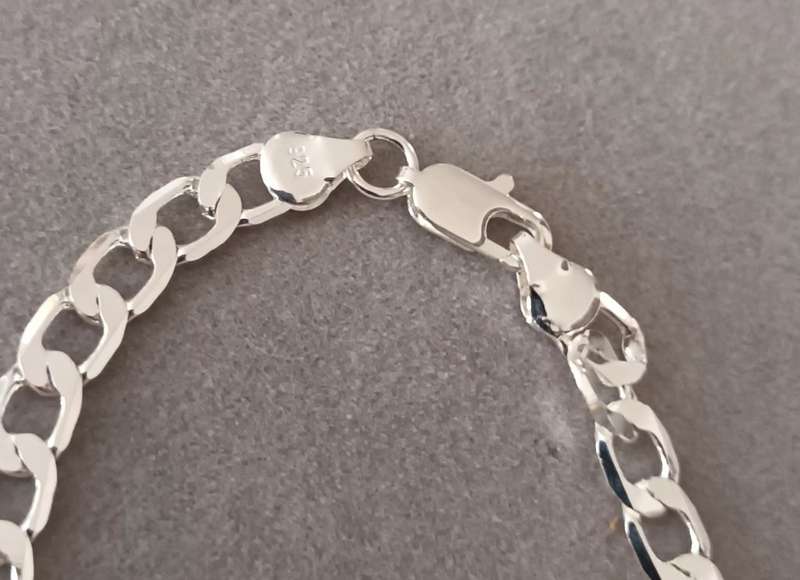 Sterling Silver Men`s Bracelet. 6.2g. 20cm. Width 6mm.