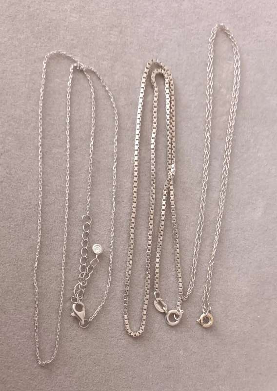 Sterling Silver Necklaces x3. 6.7g.