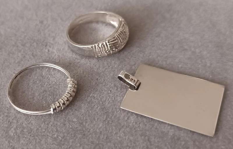 Sterling Silver Rings x2 plus 1x Pendant. 4.7g.