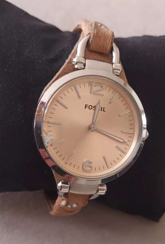Fossil Women`s Georgia Silver/Steel Round Leather Watch. ES2830.