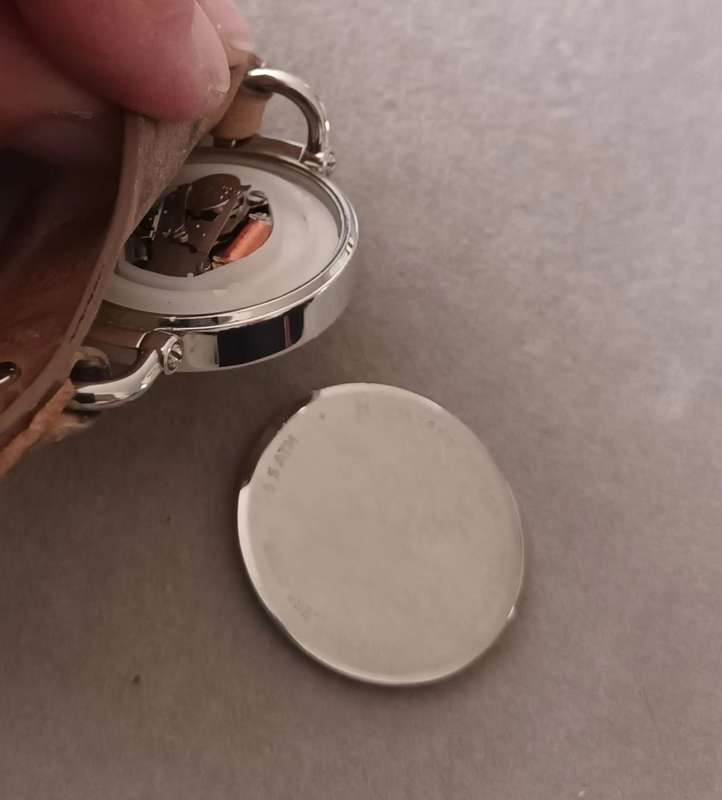 Fossil Women`s Georgia Silver/Steel Round Leather Watch. ES2830.