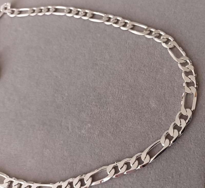 STERLING SILVER FIGARO HEAVY MEN`S CHAIN. 33.9g. 55cm. 8mm Width.