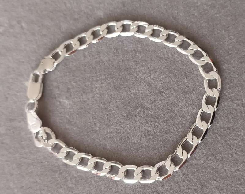 Sterling Silver Men`s Bracelet. 6.2g. 20cm. Width 6mm.