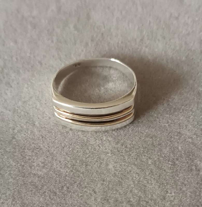 Sterling Silver & Gold Tone Men`s Ring. 4.3g. Size U 1/2.