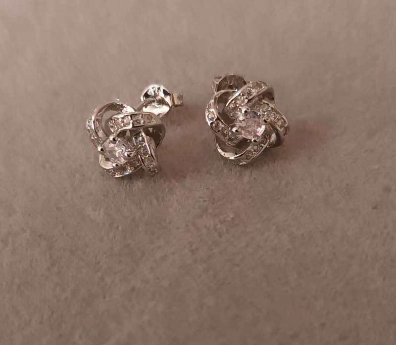 Sterling Silver Earrings. 2.1g. 10mm.
