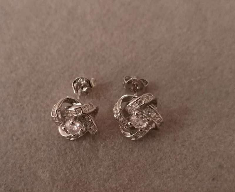 Sterling Silver Earrings. 2.1g. 10mm.