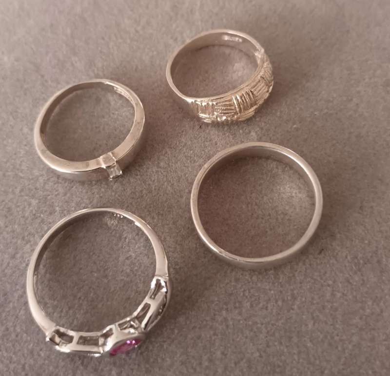 4x Sterling Silver Rings. 9.3g.
