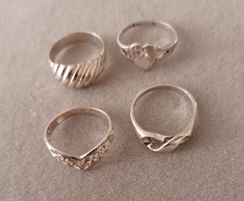 Sterling Silver Rings x4. 8.5g.