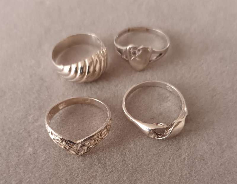 Sterling Silver Rings x4. 8.5g.