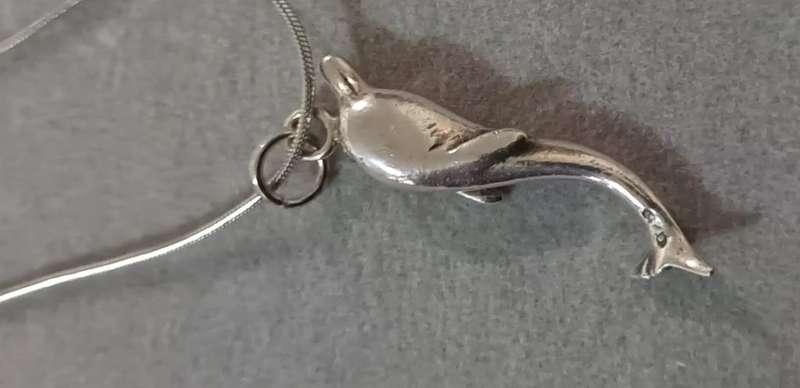 Sterling Silver Italy Snake Chain with Dolphin Pendant. 7.1g.44cm.